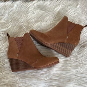 Toms Kelsey Suede Wedge Booties
